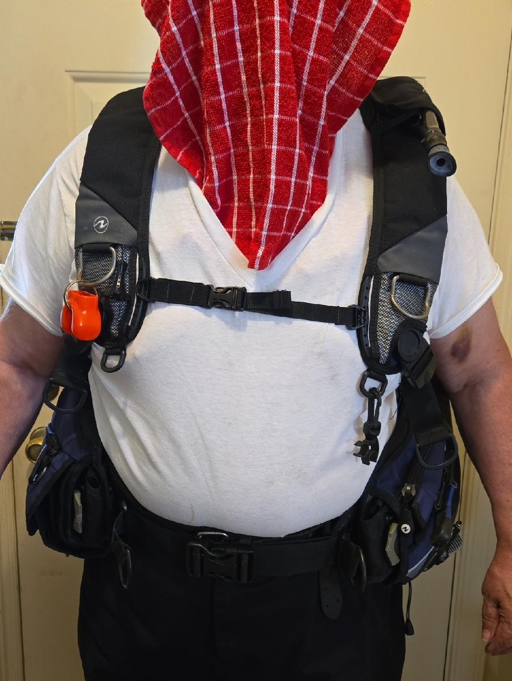 AquaLung Axiom I3T Men's Black and Blue BCD Dive Harness
